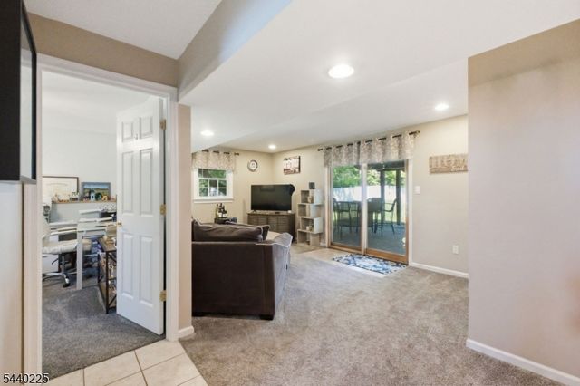 11 Hillside Dr, Clinton Town, NJ 08809