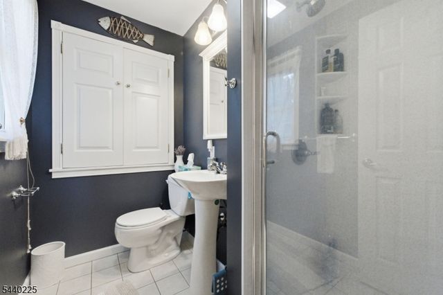 11 Hillside Dr, Clinton Town, NJ 08809