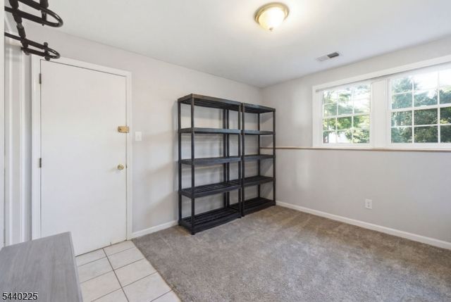 11 Hillside Dr, Clinton Town, NJ 08809