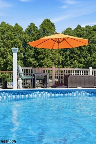 11 Hillside Dr, Clinton Town, NJ 08809