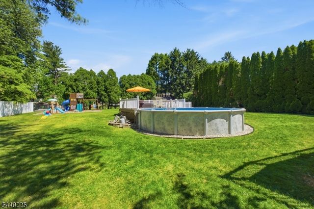11 Hillside Dr, Clinton Town, NJ 08809