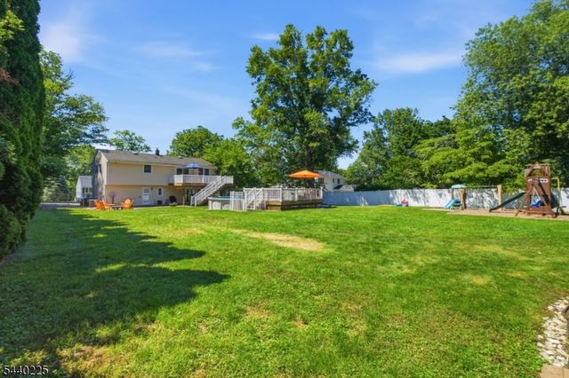 11 Hillside Dr, Clinton Town, NJ 08809