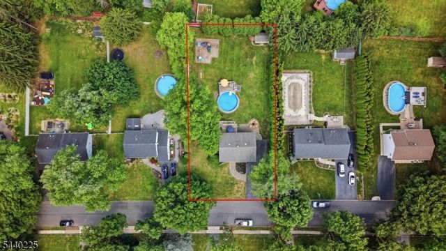 11 Hillside Dr, Clinton Town, NJ 08809