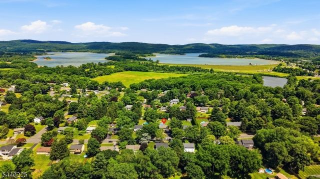 11 Hillside Dr, Clinton Town, NJ 08809