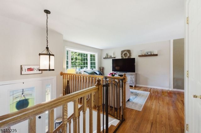 11 Hillside Dr, Clinton Town, NJ 08809