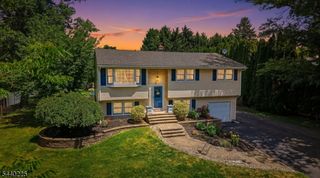 11 Hillside Dr, Clinton Town, NJ 08809