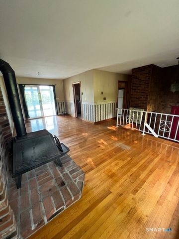 78 East Quasset Road, Woodstock, CT 06281