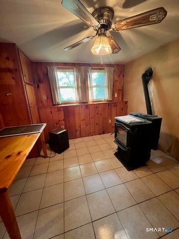 78 East Quasset Road, Woodstock, CT 06281