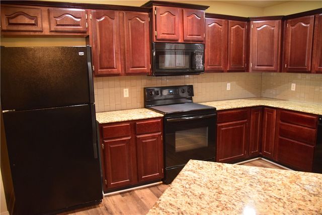 4946 W Waverly Road, Fayetteville, AR 72704