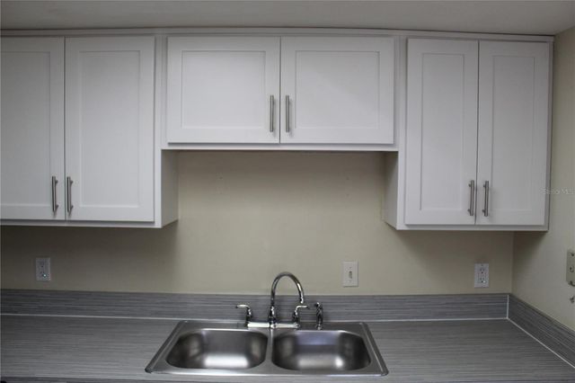 6306 NEWTOWN CIRCLE 6B4, Tampa, FL 33615