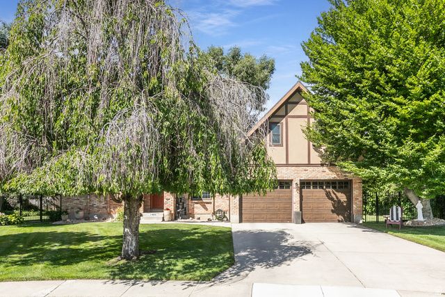 1406 E LOMBARDY CT, Murray, UT 84121