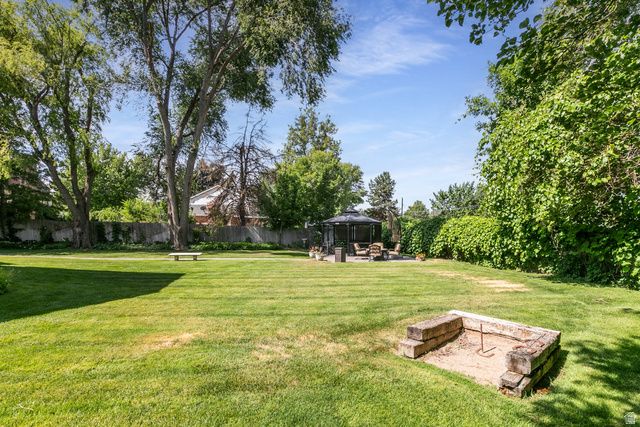 1406 E LOMBARDY CT, Murray, UT 84121