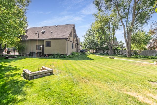 1406 E LOMBARDY CT, Murray, UT 84121