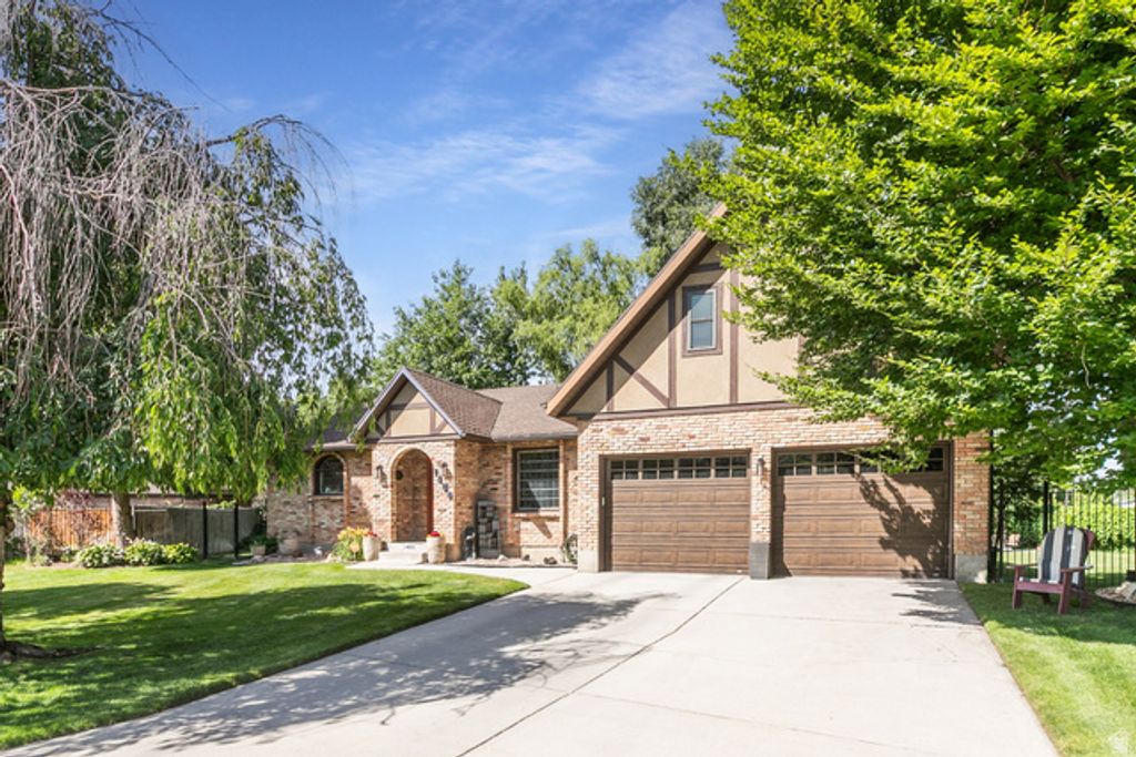 1406 E LOMBARDY CT, Murray, UT 84121