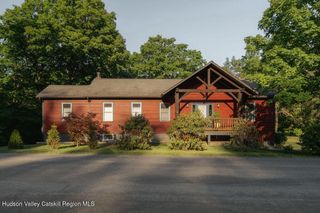 82 Near Road, Red Hook, NY 12571