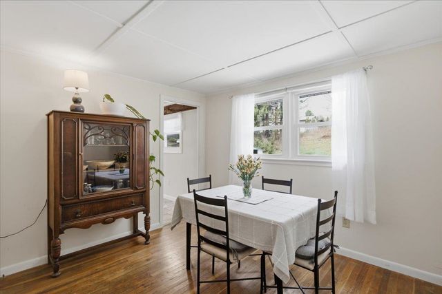 895 Barber Pond Road, Pownal, VT 05261