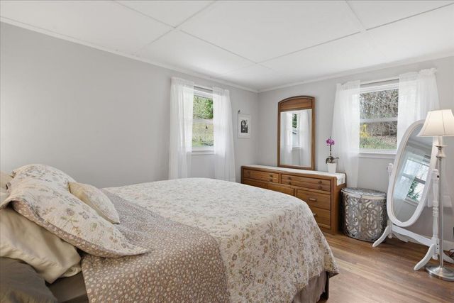895 Barber Pond Road, Pownal, VT 05261
