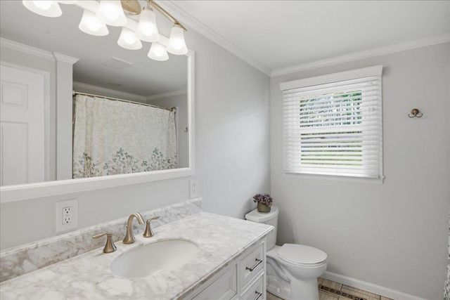 895 Barber Pond Road, Pownal, VT 05261