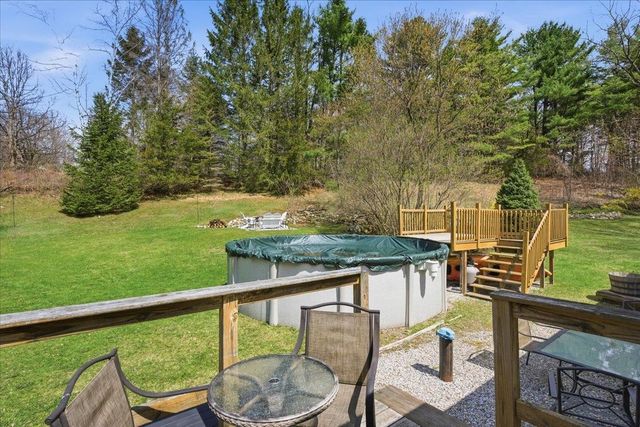 895 Barber Pond Road, Pownal, VT 05261