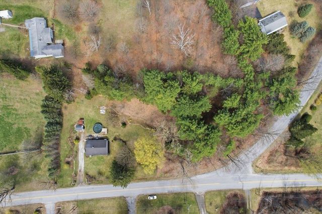 895 Barber Pond Road, Pownal, VT 05261