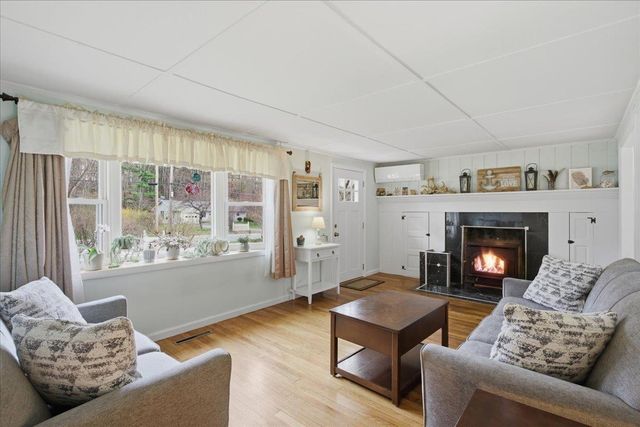 895 Barber Pond Road, Pownal, VT 05261