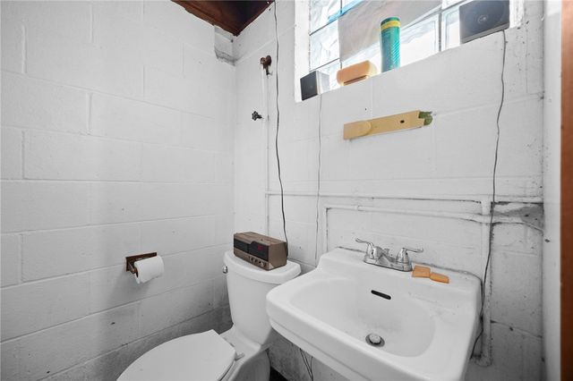 7321 Everton, Homewood Brushton, PA 15206