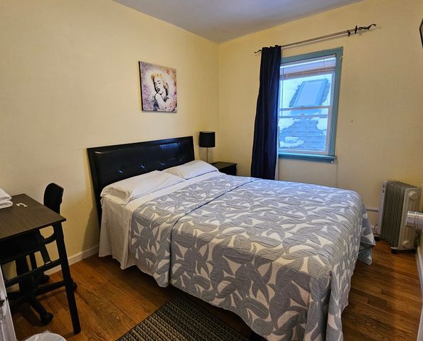 1656 W Hollywood Avenue, Chicago, IL 60660
