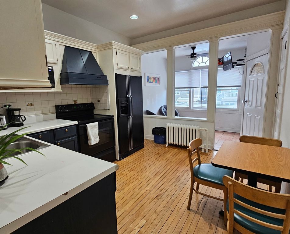 Image 2 of property listing at 1656 W Hollywood Avenue, Chicago, IL 60660