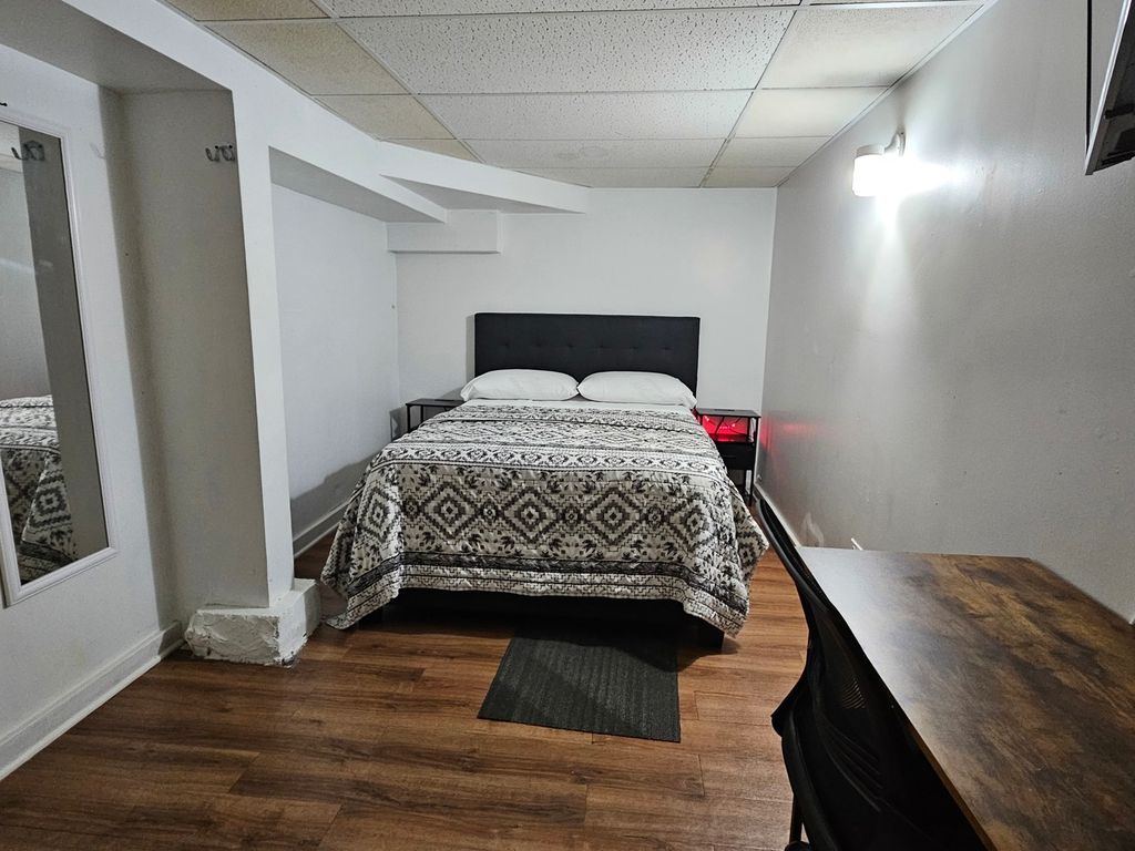 Image 15 of property listing at 1656 W Hollywood Avenue, Chicago, IL 60660