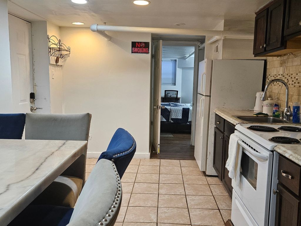 Image 16 of property listing at 1656 W Hollywood Avenue, Chicago, IL 60660