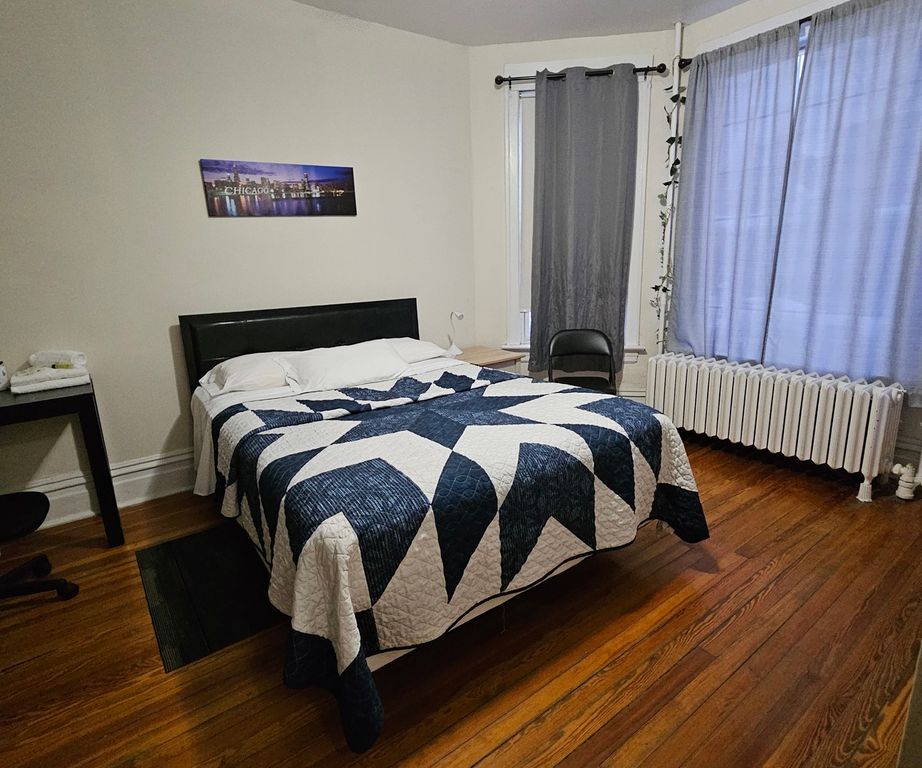 Image 17 of property listing at 1656 W Hollywood Avenue, Chicago, IL 60660
