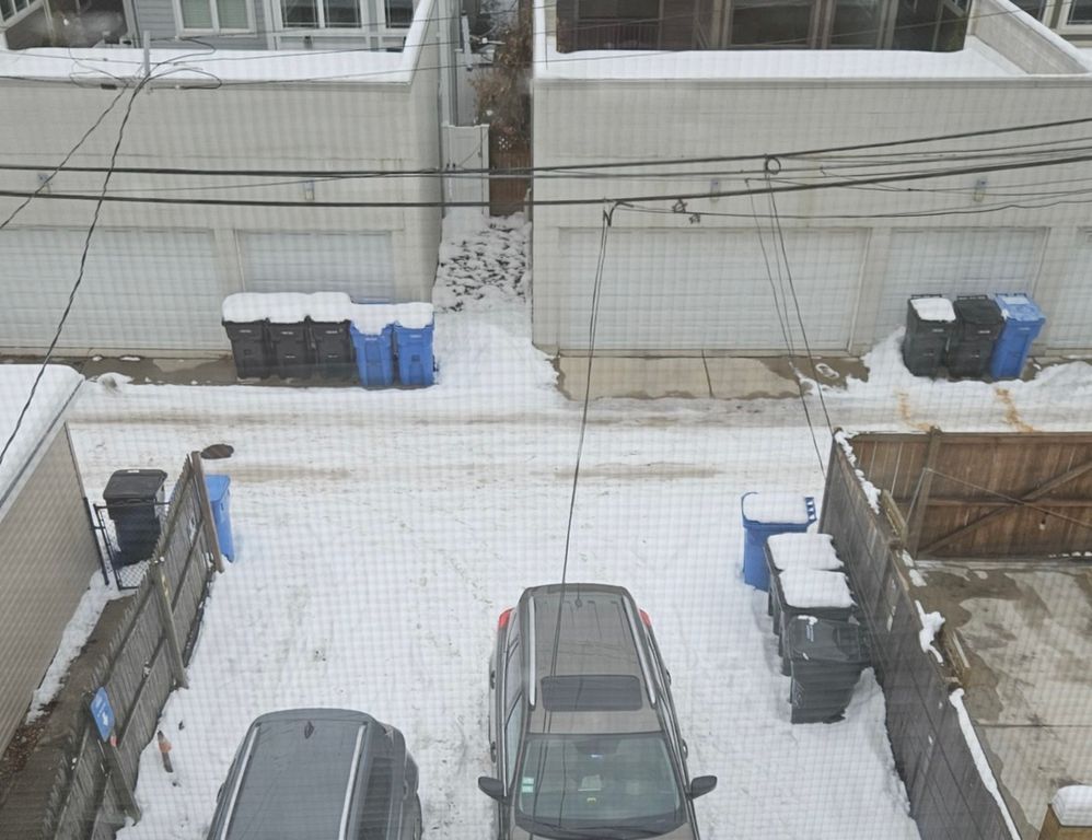 Image 18 of property listing at 1656 W Hollywood Avenue, Chicago, IL 60660