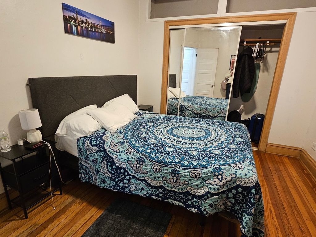 Image 6 of property listing at 1656 W Hollywood Avenue, Chicago, IL 60660