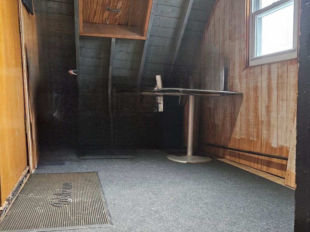 Image 10 of property listing at 1656 W Hollywood Avenue, Chicago, IL 60660