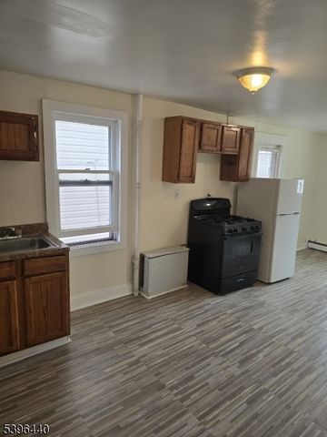 310 E Jersey St, Elizabeth City, NJ 07206