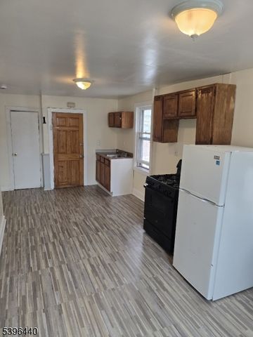 310 E Jersey St, Elizabeth City, NJ 07206