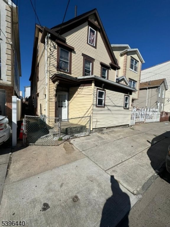 310 E Jersey St, Elizabeth City, NJ 07206