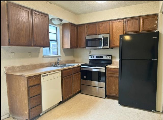 208 N Church Street, Hillsboro, TX 76645