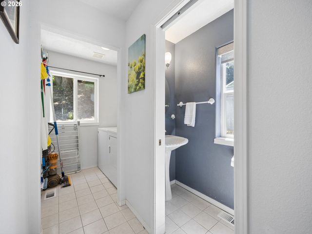 7042 Se 116TH Ave, Portland, OR 97266