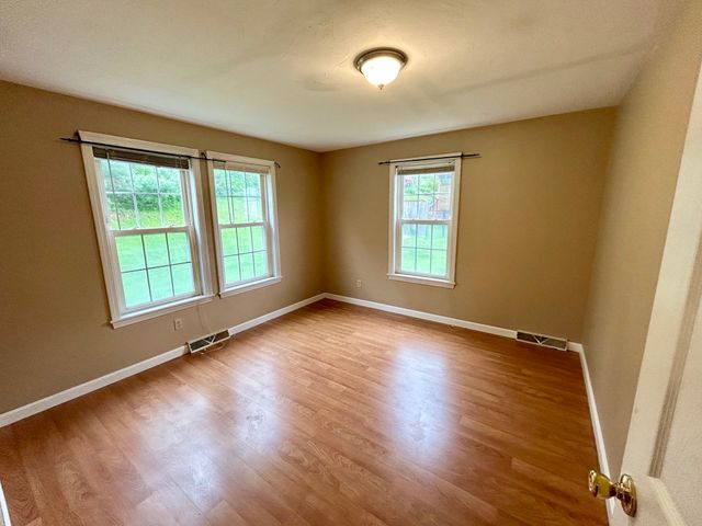35 Fox Meadow Dr, Worcester, MA 01602
