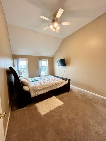 35 Fox Meadow Dr, Worcester, MA 01602