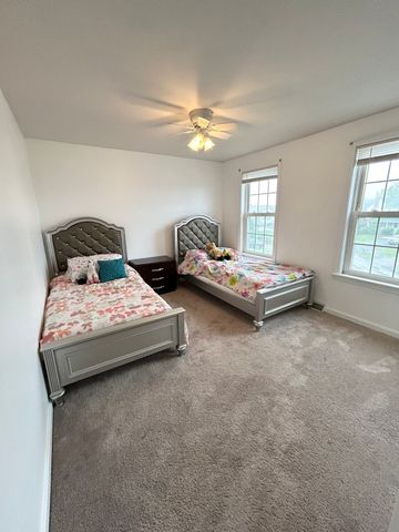 35 Fox Meadow Dr, Worcester, MA 01602
