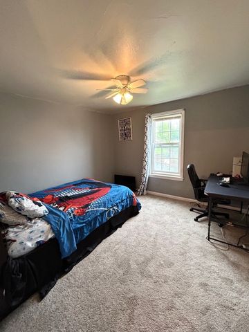 35 Fox Meadow Dr, Worcester, MA 01602
