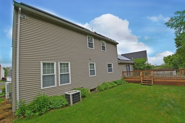 35 Fox Meadow Dr, Worcester, MA 01602