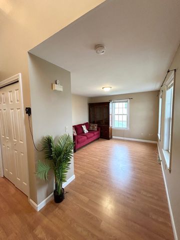 35 Fox Meadow Dr, Worcester, MA 01602
