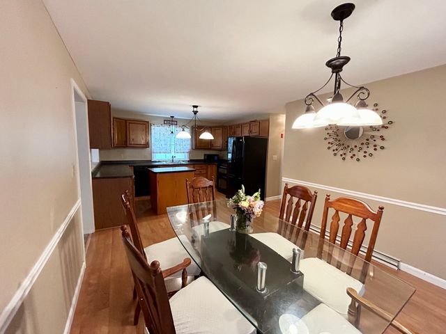 35 Fox Meadow Dr, Worcester, MA 01602