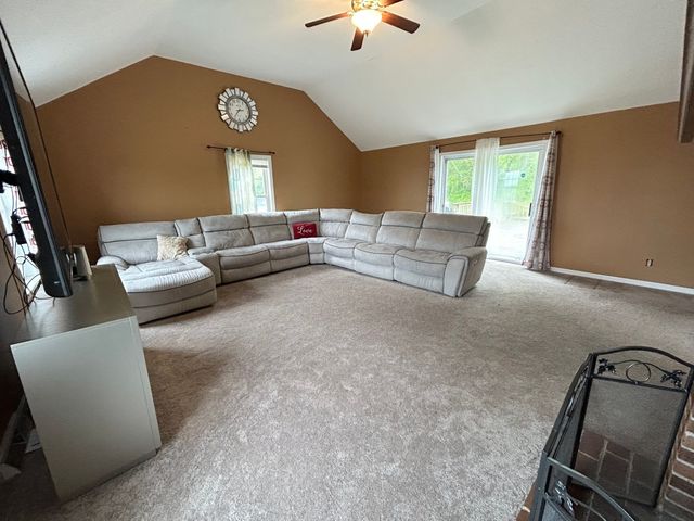 35 Fox Meadow Dr, Worcester, MA 01602