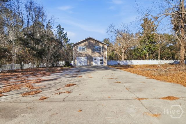 375 Pine Needle Drive, Ellabell, GA 31308