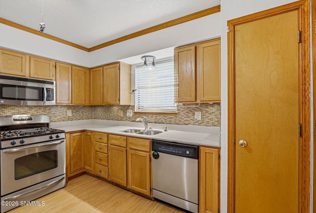 2001 Pinetrail Street, Las Cruces, NM 88012