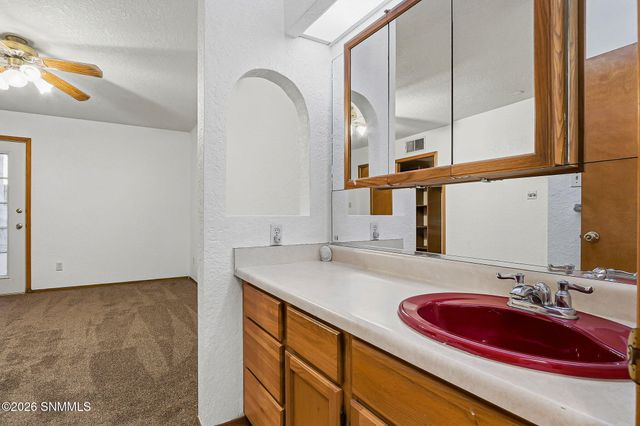 2001 Pinetrail Street, Las Cruces, NM 88012